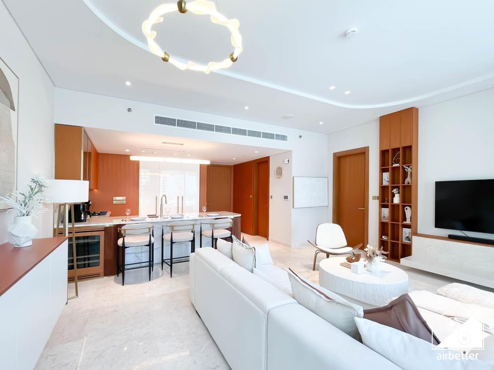 Luxury Beachfront 1BR on Palm Jumeirah & Balcony Apartment in Dubai