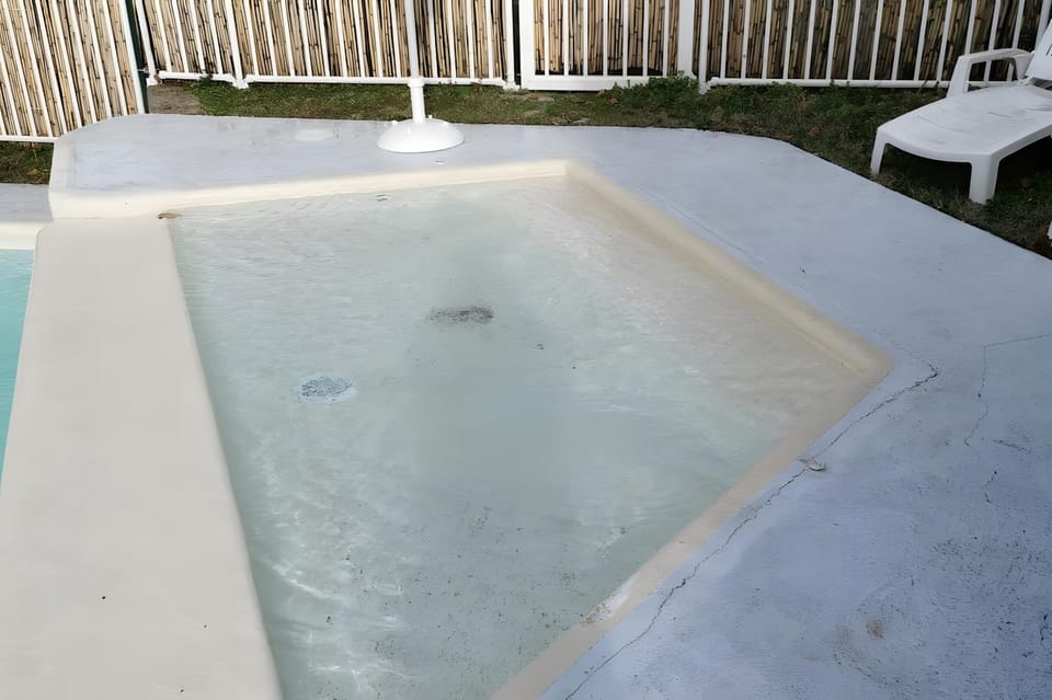 Living room, Swimming pool