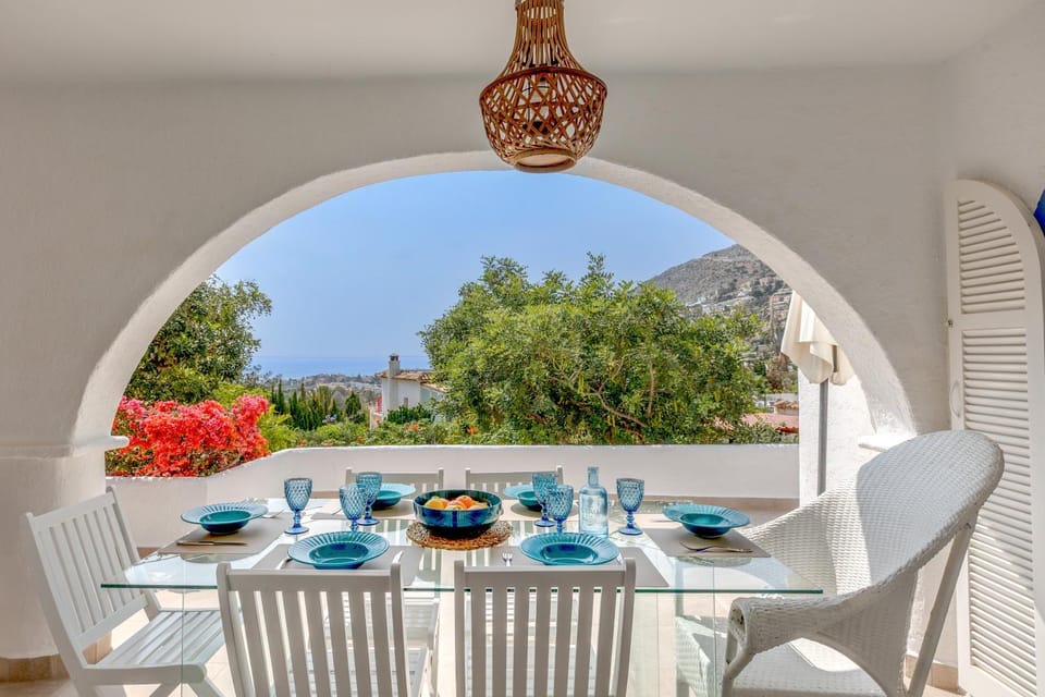 Natural landscape, View (from property/room), Seating area, Dining area, Mountain view, Sea view, Sea view