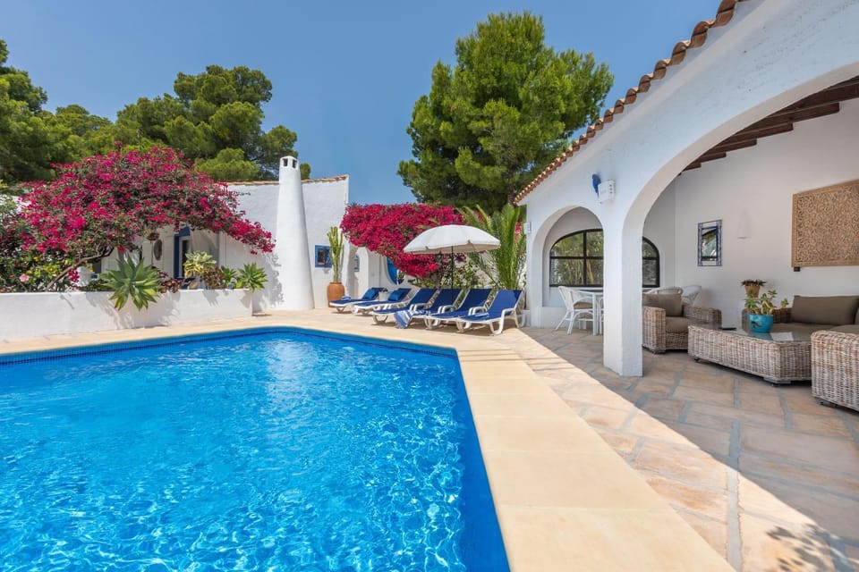 Patio, Pool view, Swimming pool, sunbed