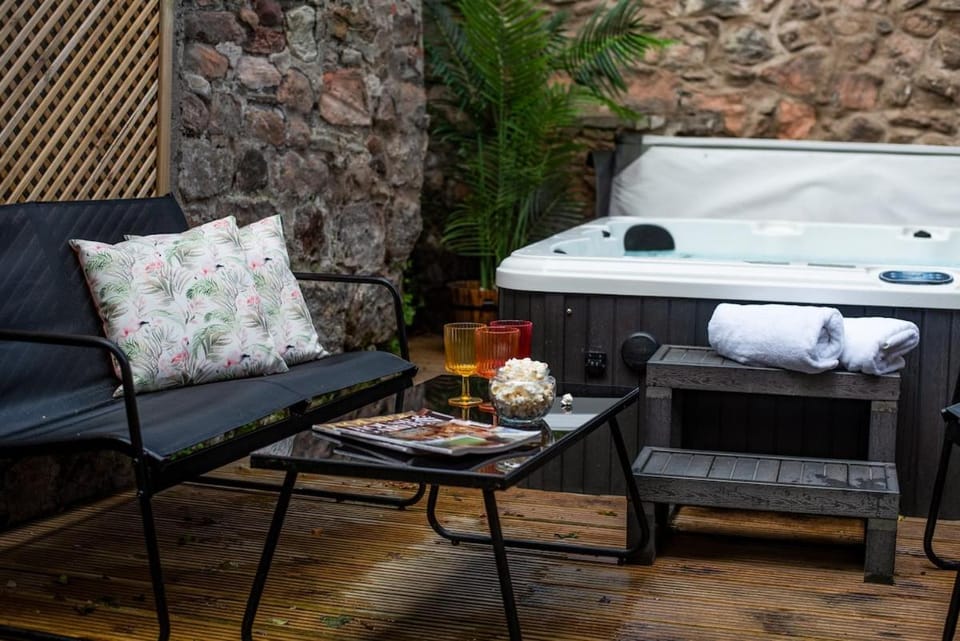 Wonderland Berwick 5-bedrooms Pet-friendly cottage with the Hot tub House in Berwick-upon-Tweed