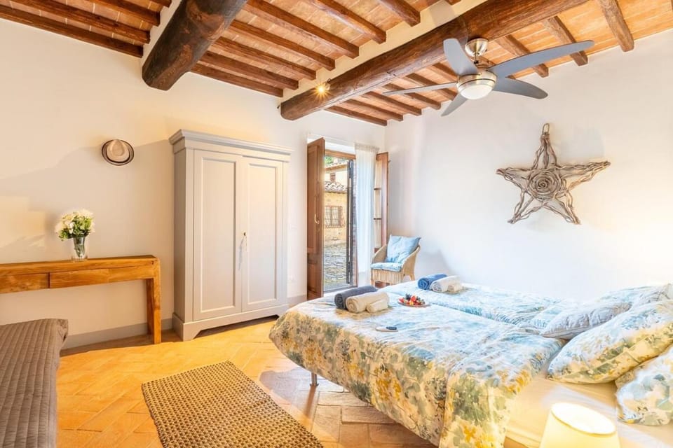 Minimal & Modern Home - In Arceno Estate By TripCare Apartment in Tuscany