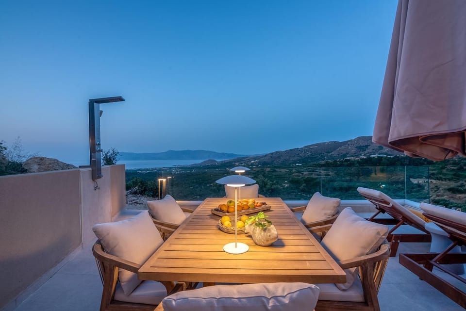 Natural landscape, Balcony/Terrace, Dining area, Sea view