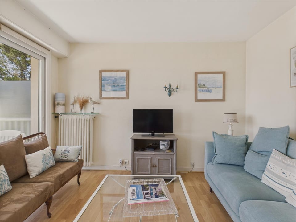 Communal lounge/ TV room, Living room