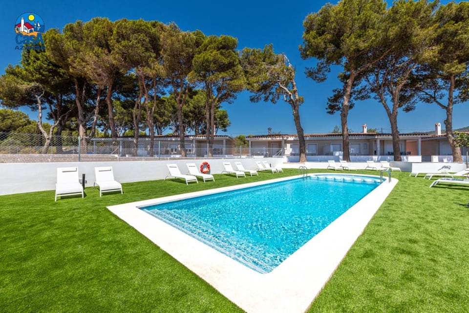 Facade/entrance, Swimming pool