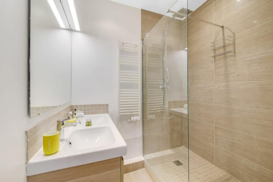 Shower, Bathroom, towels