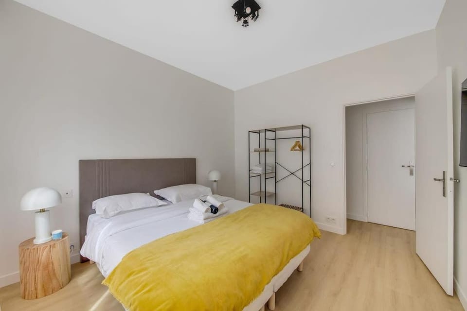 Bed, Photo of the whole room, Bedroom, wardrobe
