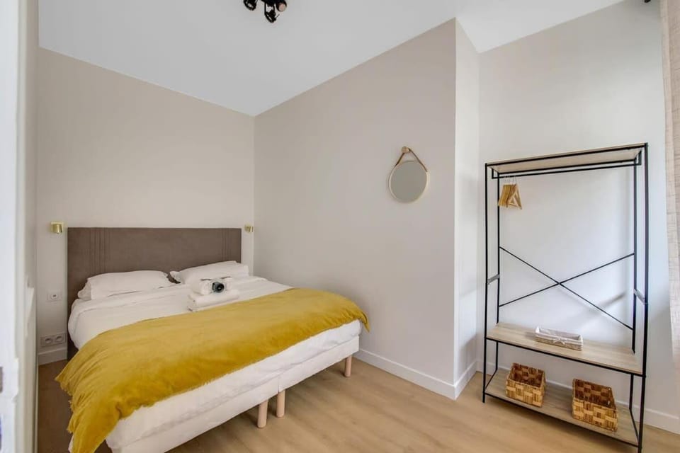 Bed, Photo of the whole room, Bedroom, wardrobe