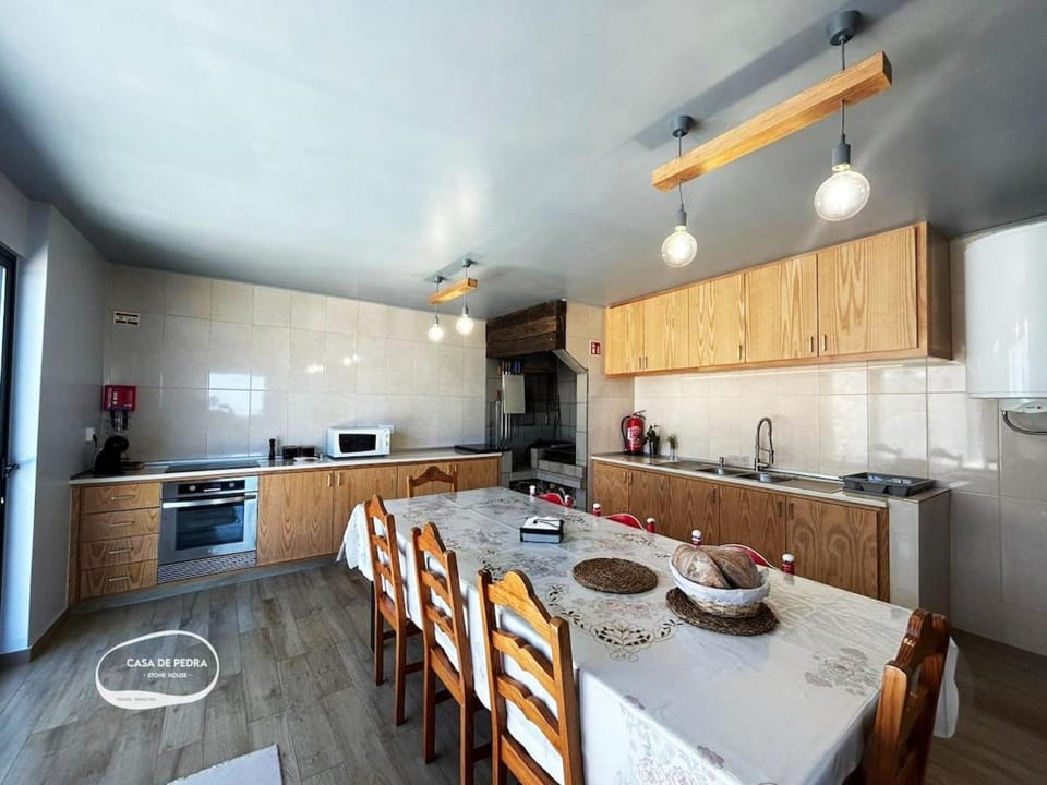BBQ facilities, Coffee/tea facilities, Kitchen or kitchenette, Dining area, oven, pet friendly, stove, toaster