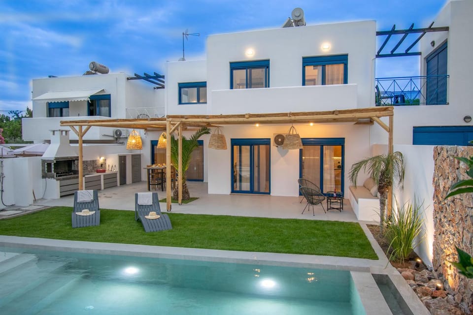 Property building, Garden, Pool view