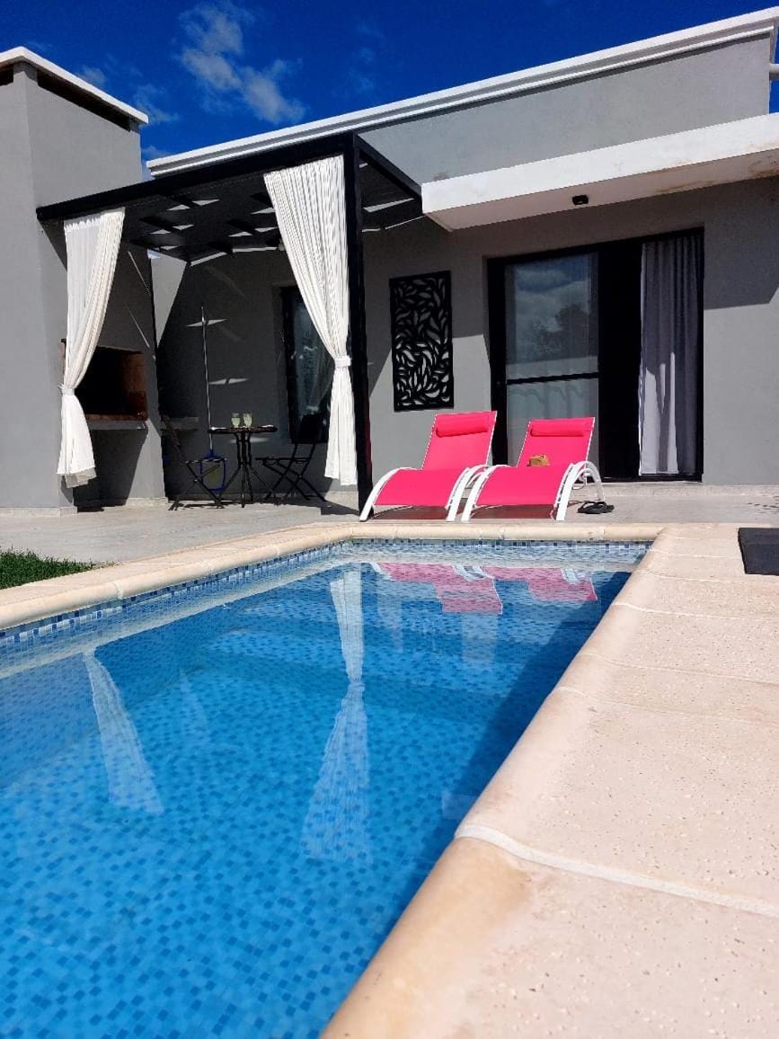 Property building, Day, Pool view, Swimming pool, Swimming pool, sunbed
