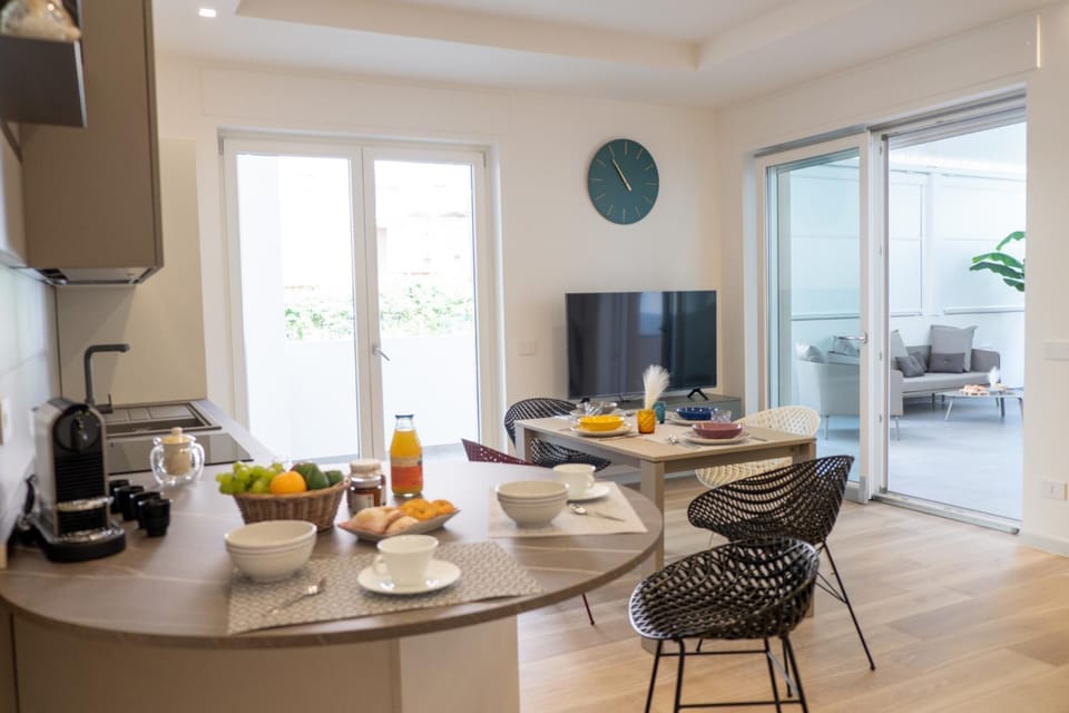 Kitchen or kitchenette, Living room