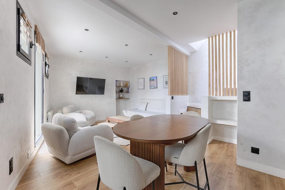 Seating area, Dining area