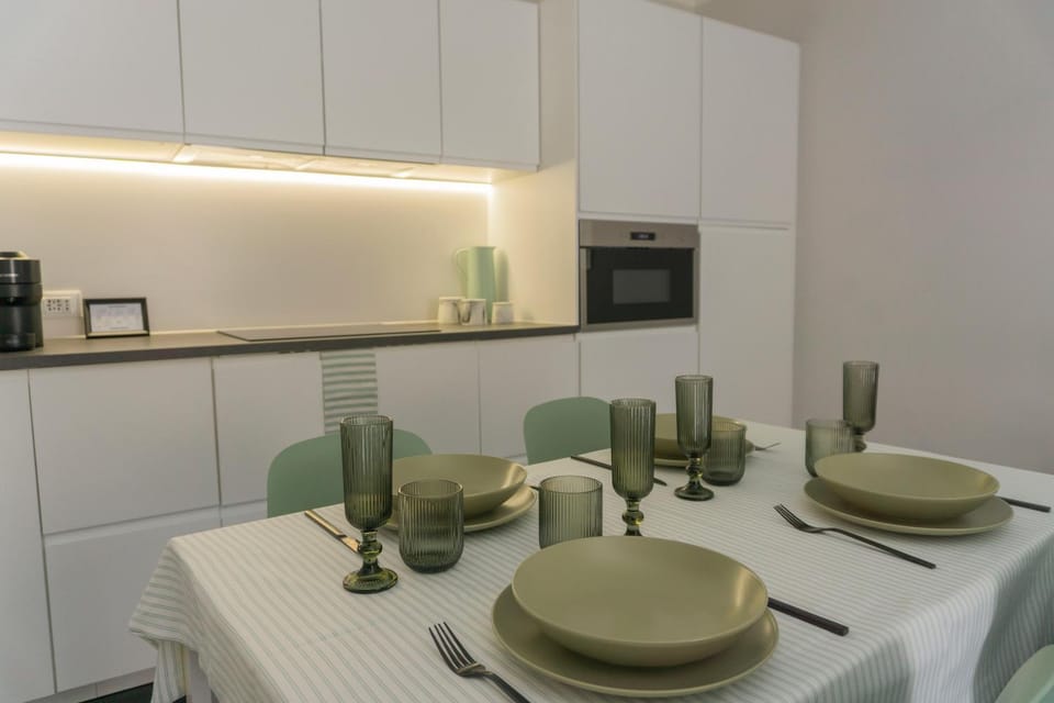 Kitchen or kitchenette, Dining area, stove