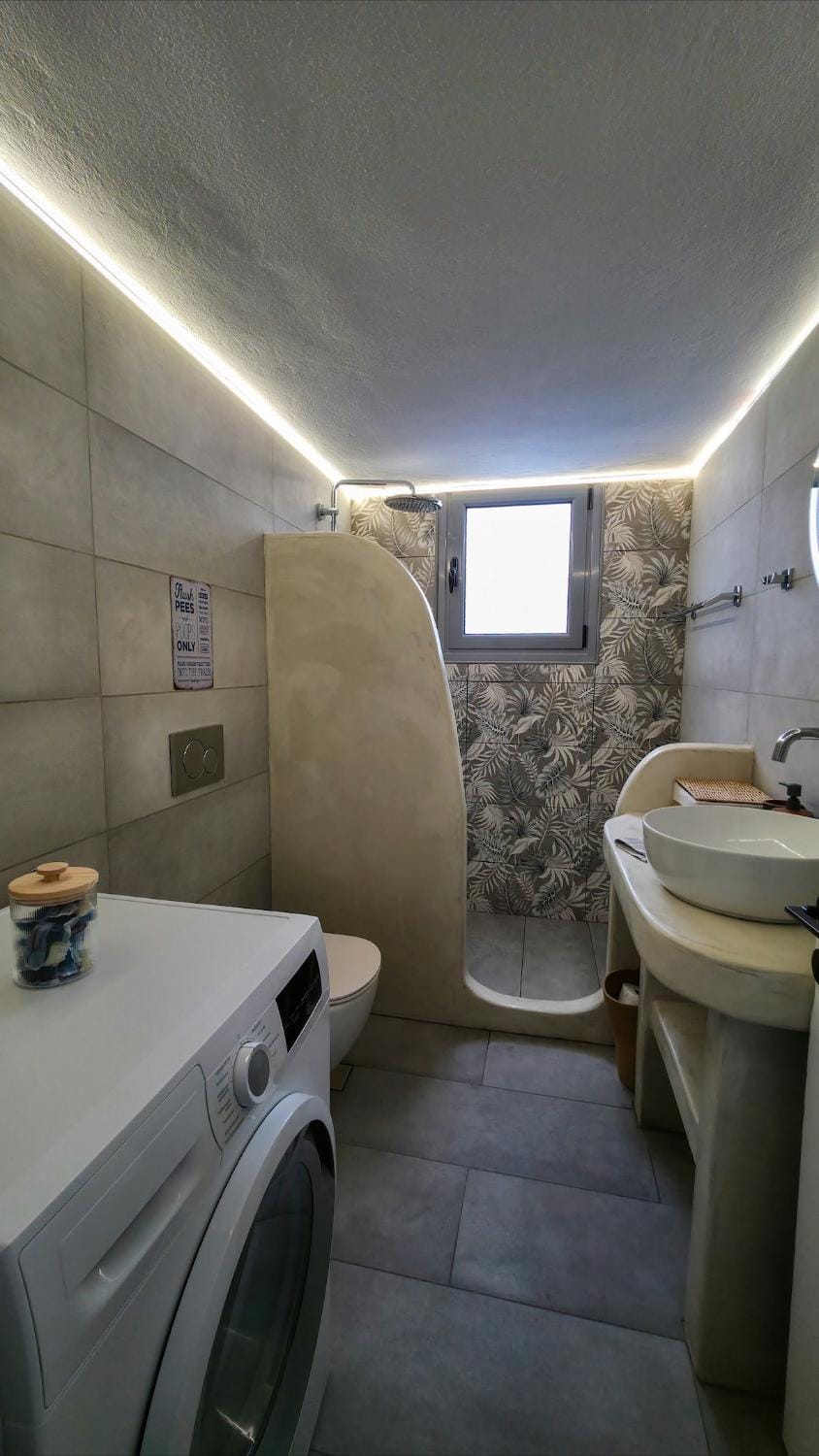 Bathroom, washing machine