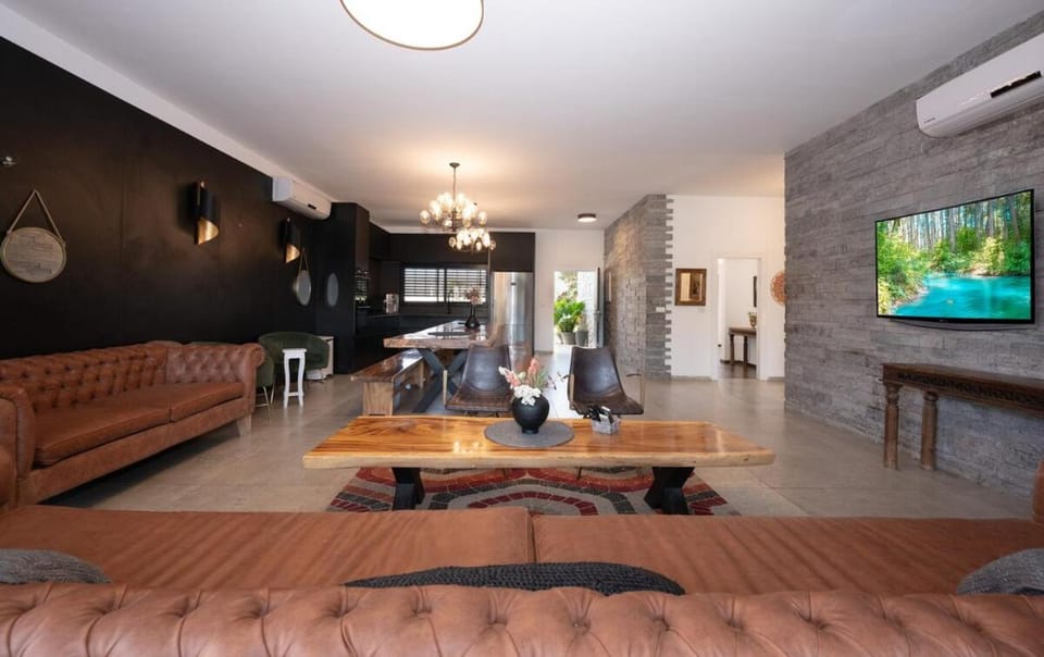 Communal lounge/ TV room, TV and multimedia, Seating area