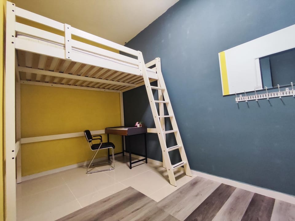 Bed, Business facilities, Bedroom, bunk bed, hair dresser