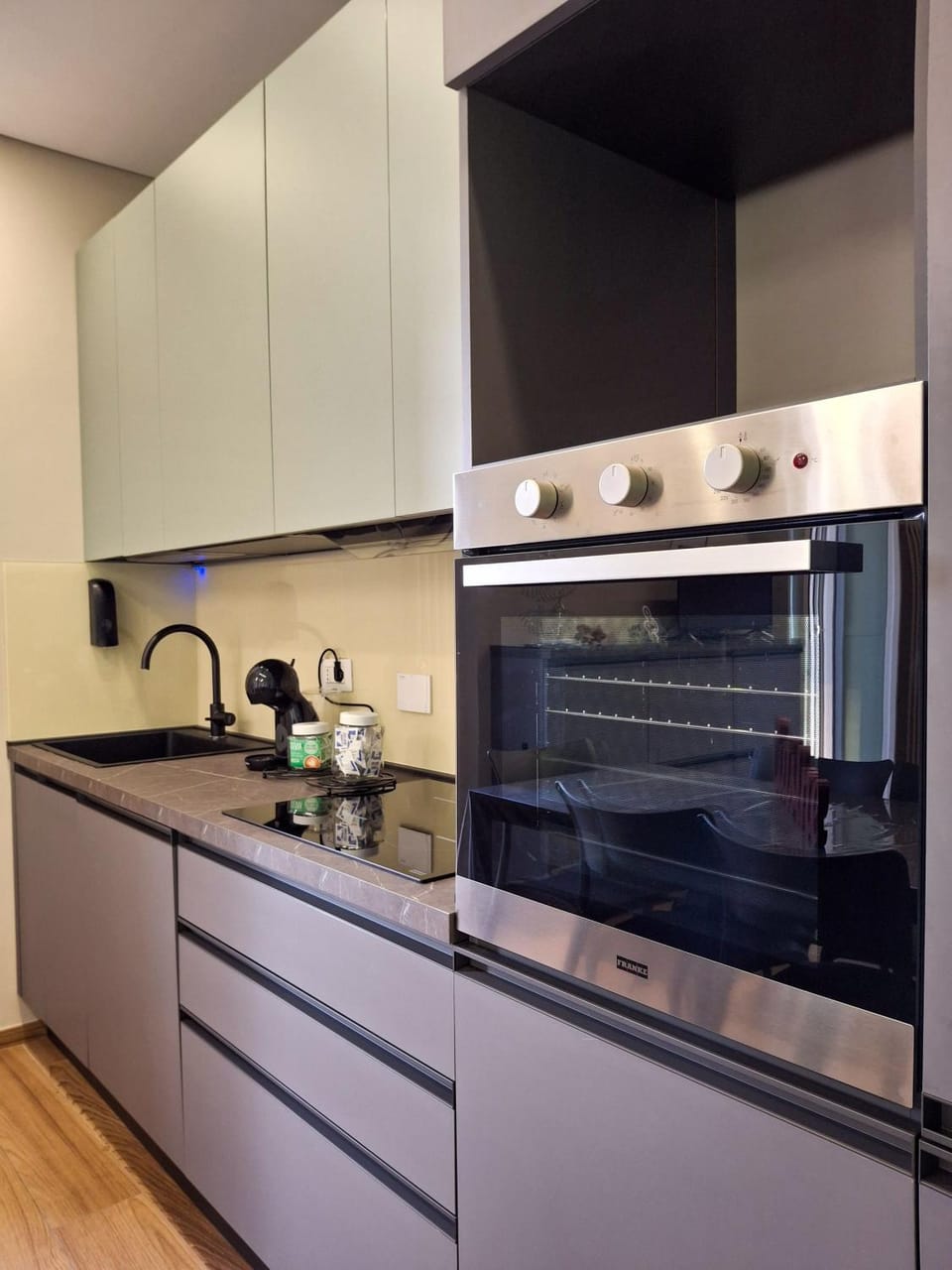 Kitchen or kitchenette, Living room, Seating area, dishwasher, oven, stove