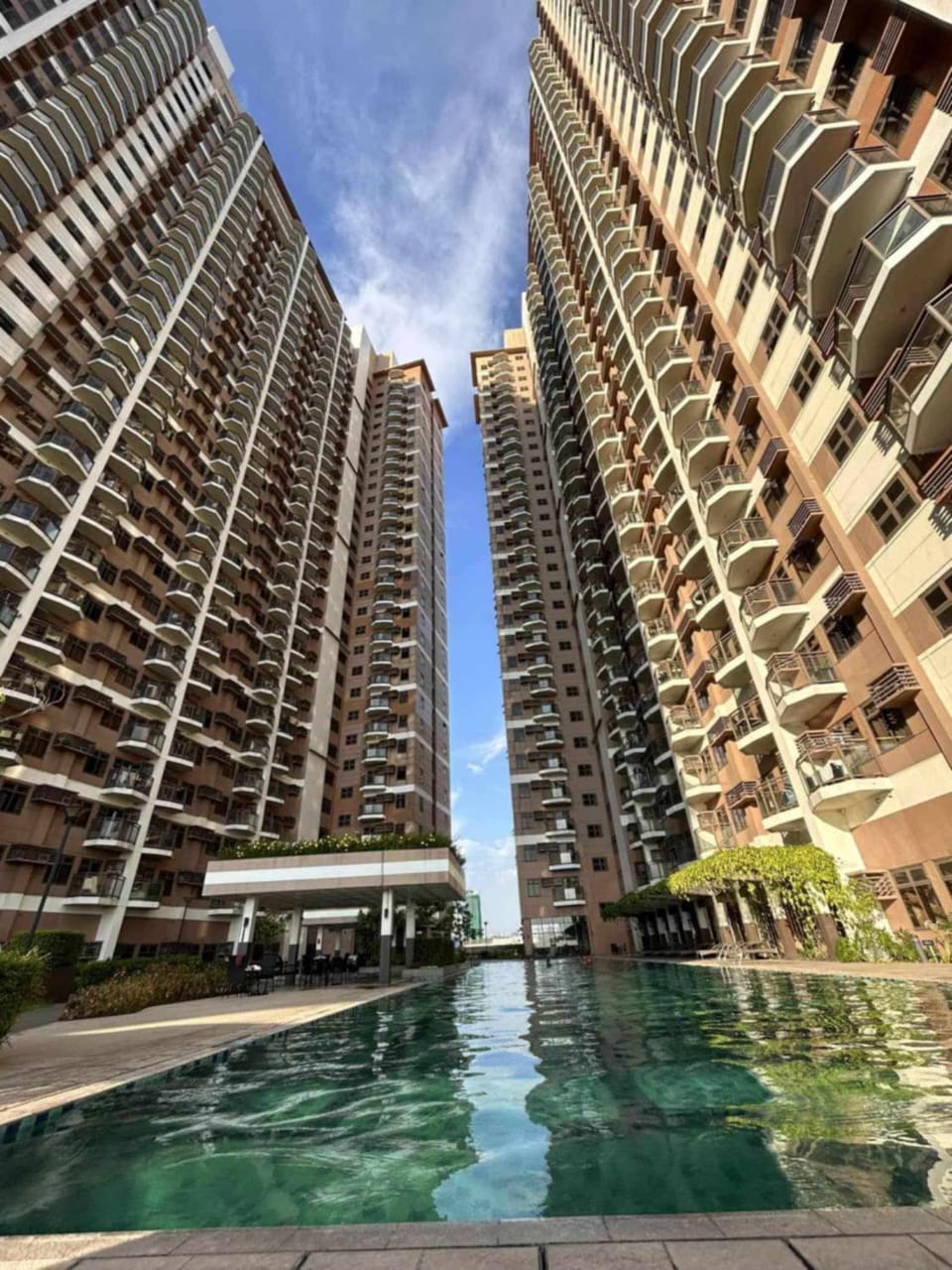 Day, Swimming pool