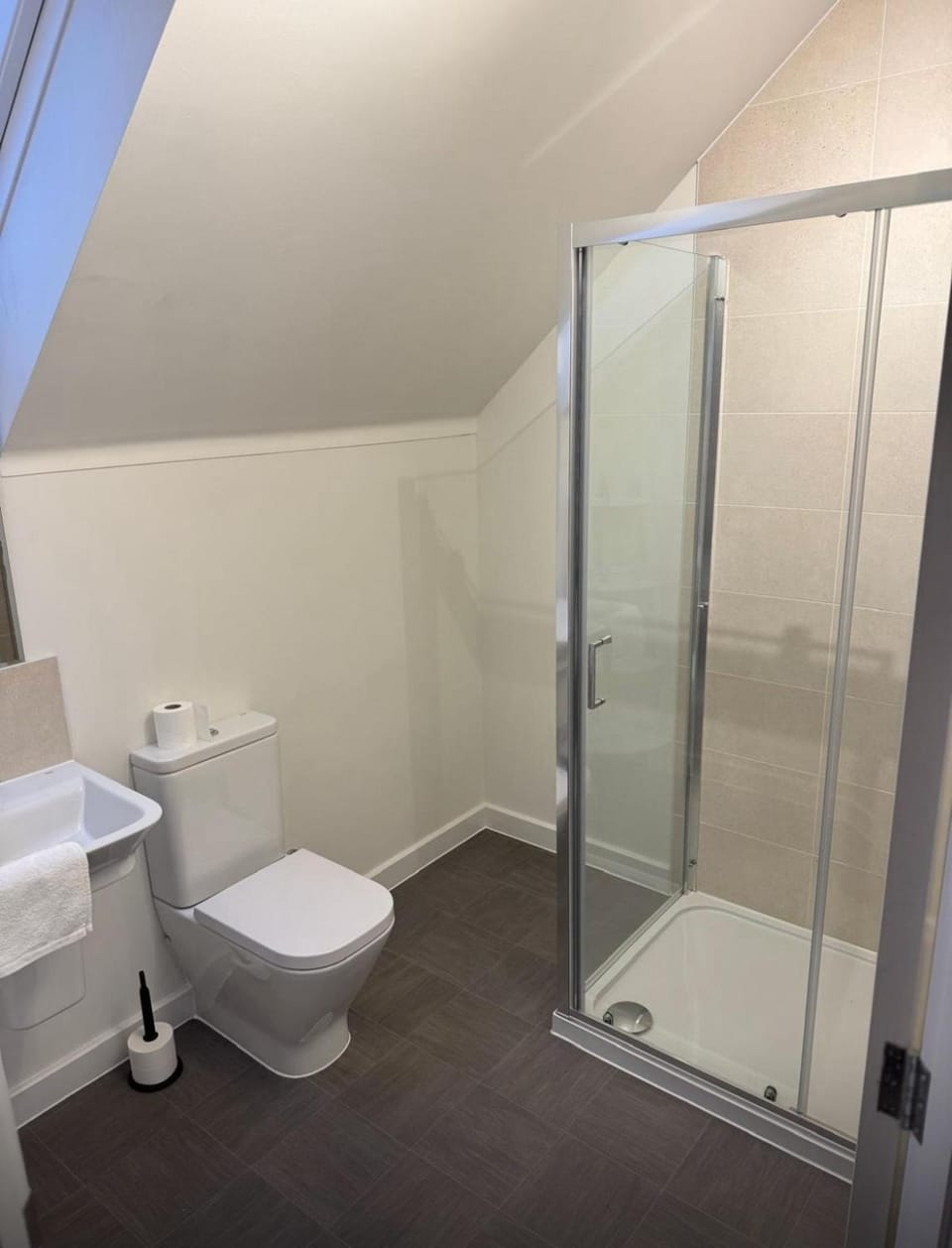 3BR House in Warrington with EV Charger & Garden House in Warrington