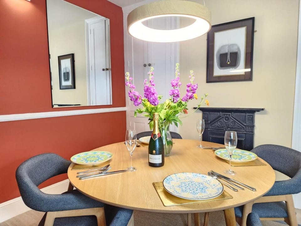 Elegant 3BR Home Near Oxford Centre, Garden, WiFi House in Oxford