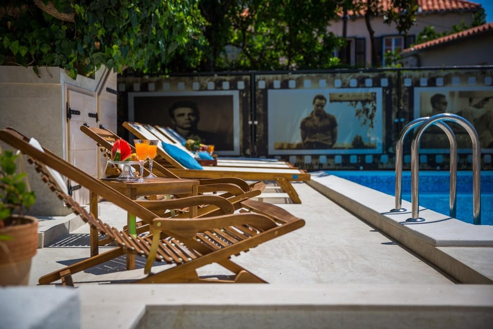 Day, Swimming pool