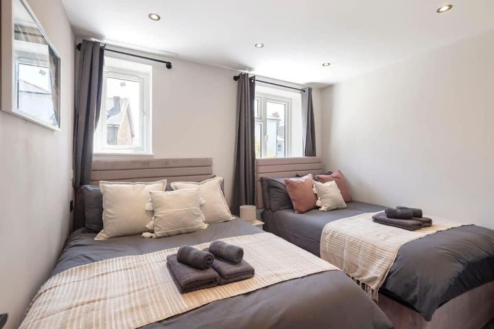 Kew Garden Suite 2BR Sleeps 9 Near Central London Apartment in Richmond