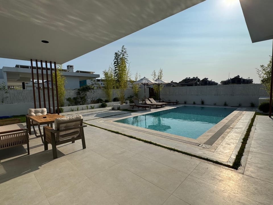 Patio, Day, Pool view, Swimming pool, sunbed