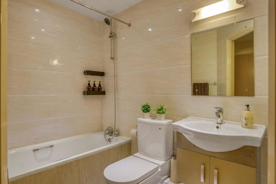 1 Bed & 1 Bath next to Vauxhall Station in Zone 1 Apartment in City of Westminster