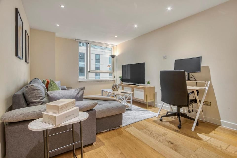 1 Bed & 1 Bath next to Vauxhall Station in Zone 1 Apartment in City of Westminster