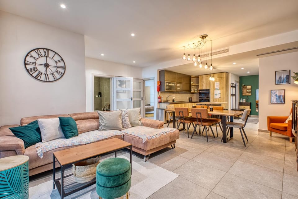 Living room, Seating area, Dining area, kitchen, air conditioner