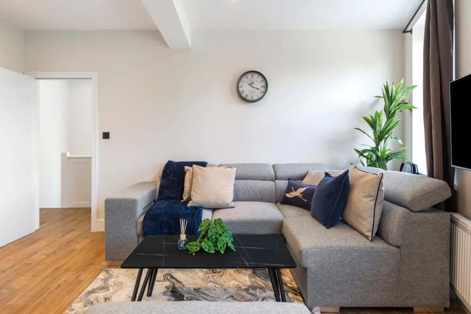 Kew View Suite 2BR Sleeps 9, Walk to Tube & Sights Inn in Richmond