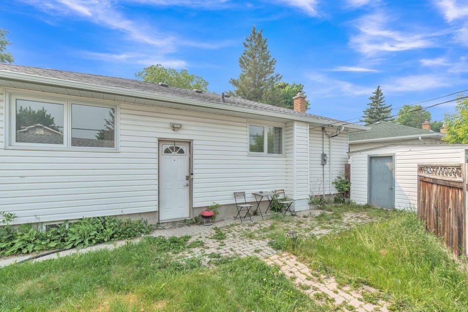 Property building, Day, Garden, Garden view