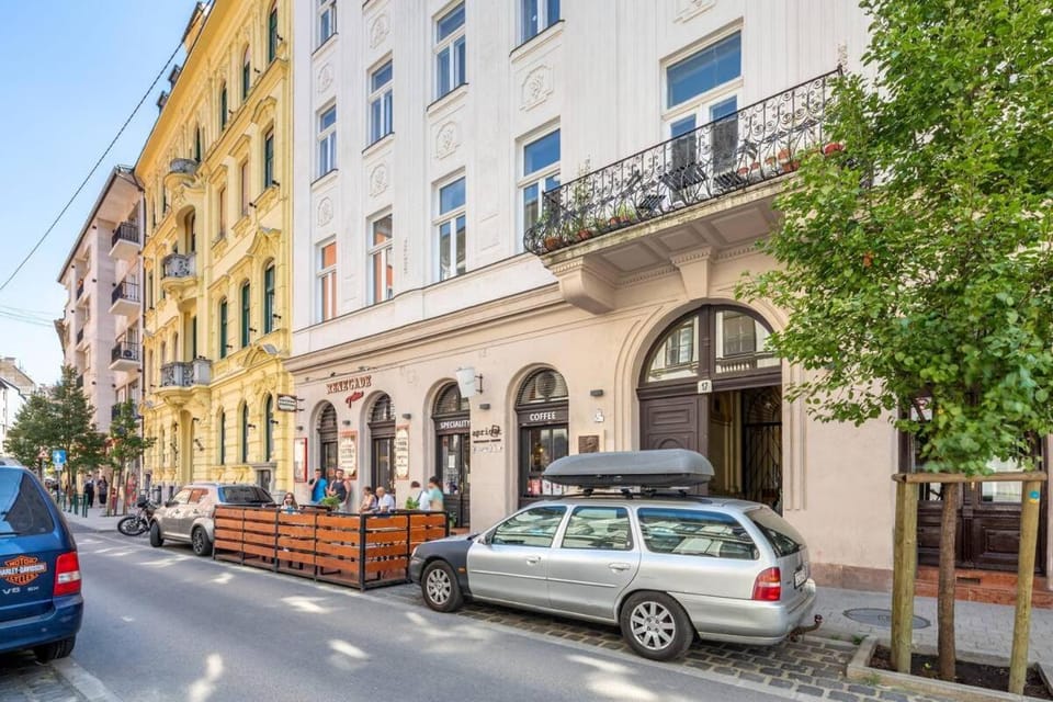 Property building, Day, Neighbourhood, Street view
