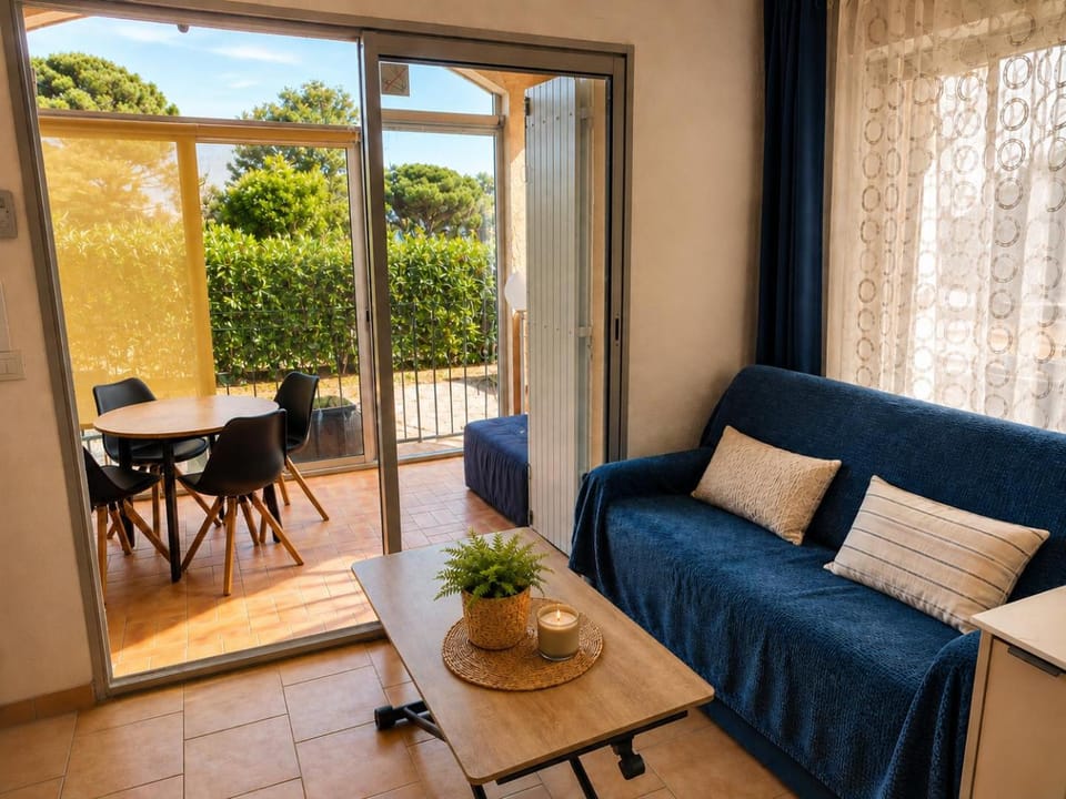 BRUSC Presqu'ile - Studio Mer 30 m2 - Jardin 40 m2 Parking 4 pers Apartment in Six-Fours-les-Plages
