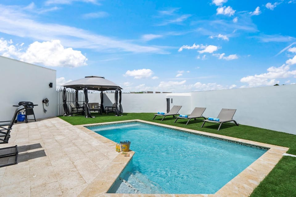 Garden, Swimming pool