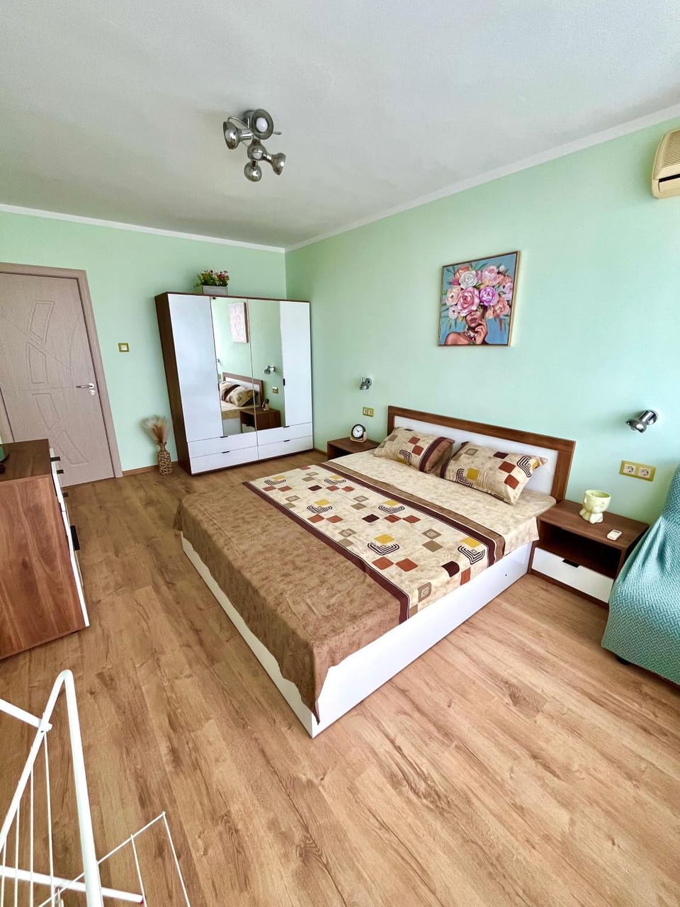 Bed, TV and multimedia, Bedroom, wardrobe, air conditioner