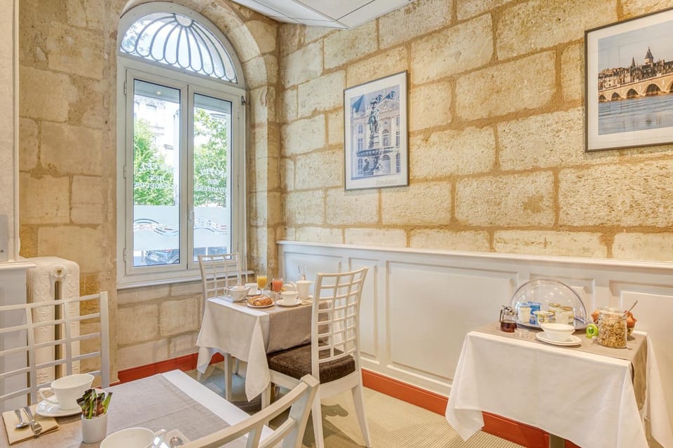 Logis Hôtel - Hôtel des Voyageurs Hotel in Bordeaux