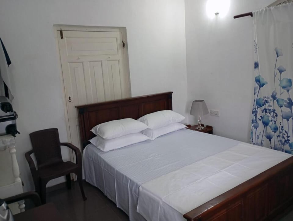 Homestay with AC Wi-Fi and Hot Water near Colombo Apartment in Western Province