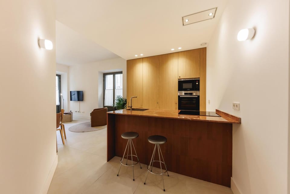 Kitchen or kitchenette, oven