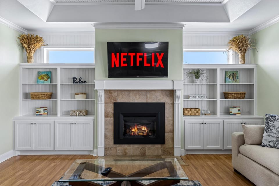 3BR - Amazing Game Room, Steps to Beach, Firepit House in Bolivar Peninsula