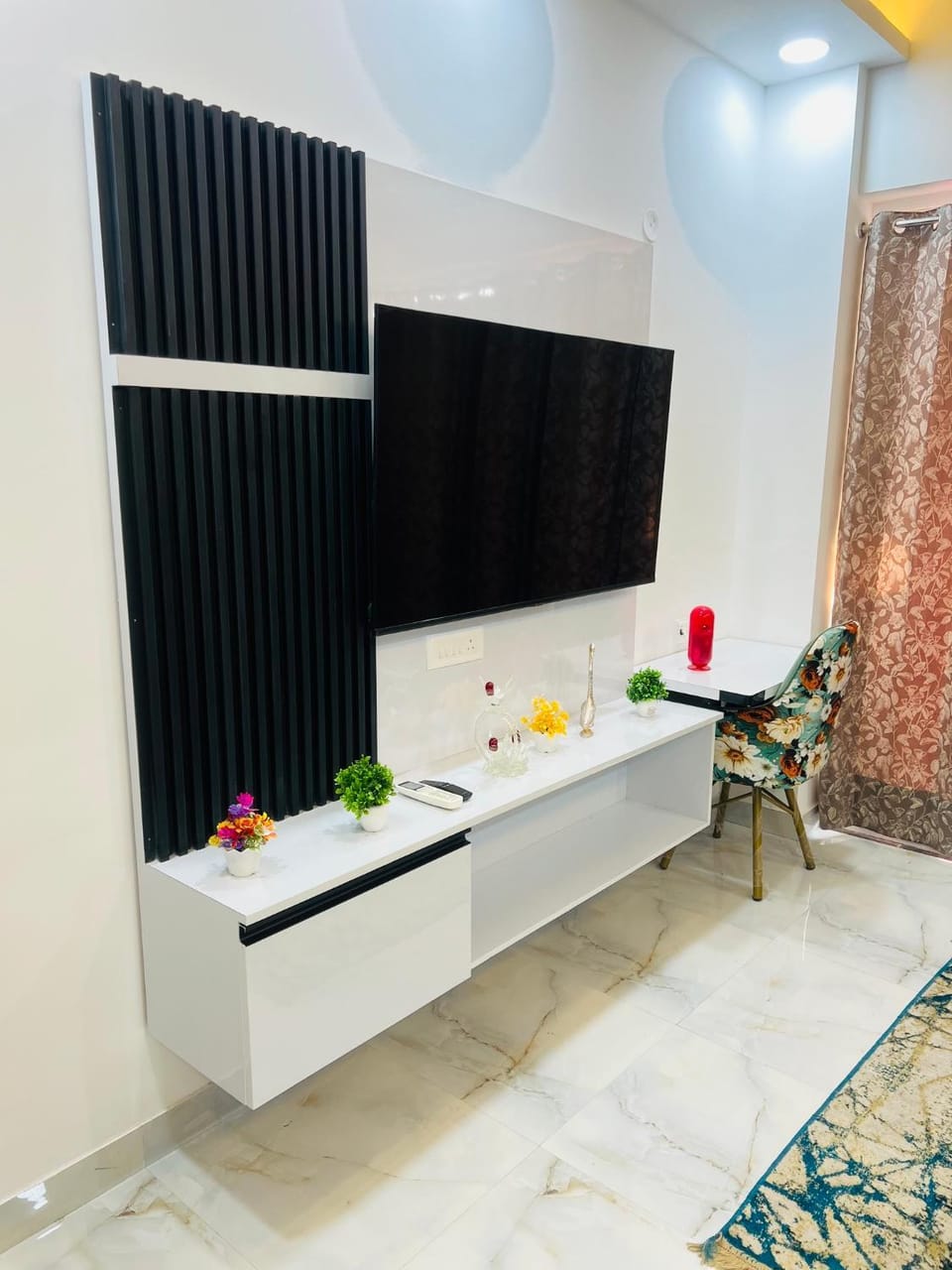 Whitehouse Vacation rental in Noida