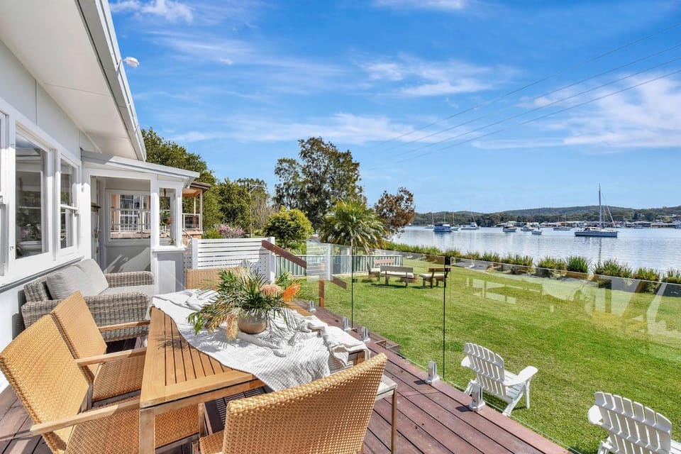 View (from property/room), Balcony/Terrace, Lake view