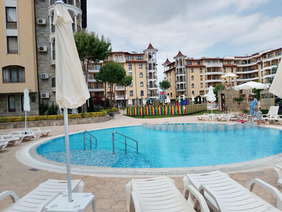 Swimming pool, Swimming pool, sunbed
