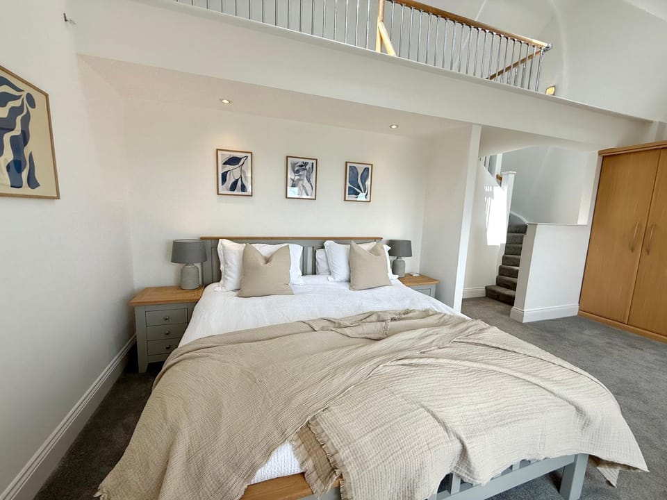Tenby Sea View Apartment with Swimming Pool Apartment in Wales