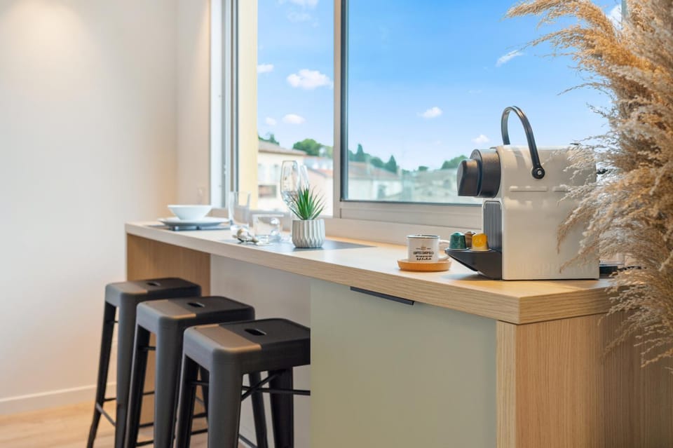 View (from property/room), Kitchen or kitchenette, Dining area