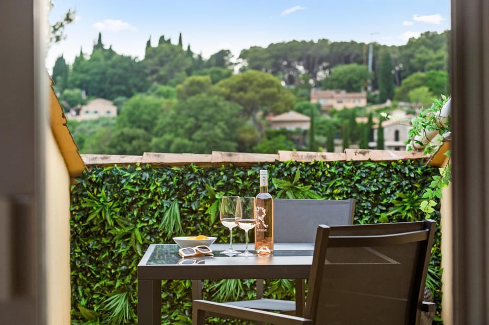 Patio, Day, Natural landscape, View (from property/room), Balcony/Terrace, Dining area