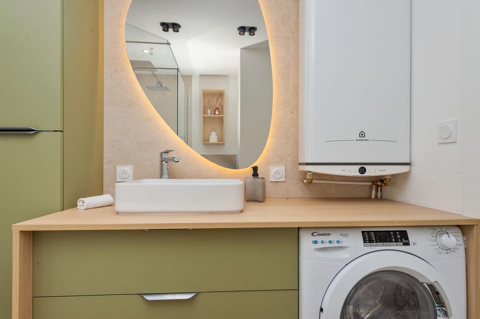 Bathroom, washing machine