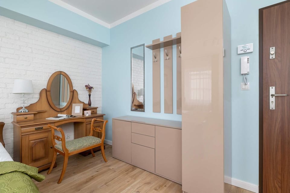 Bed, Living room, Seating area, wardrobe