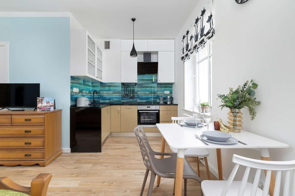 Kitchen or kitchenette, Seating area, Dining area